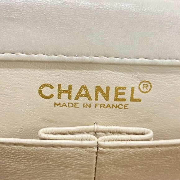 Auth CHANEL Chocolate Bar - Light Brown Patent Leather Shoulder Bag - Picture 6 of 16